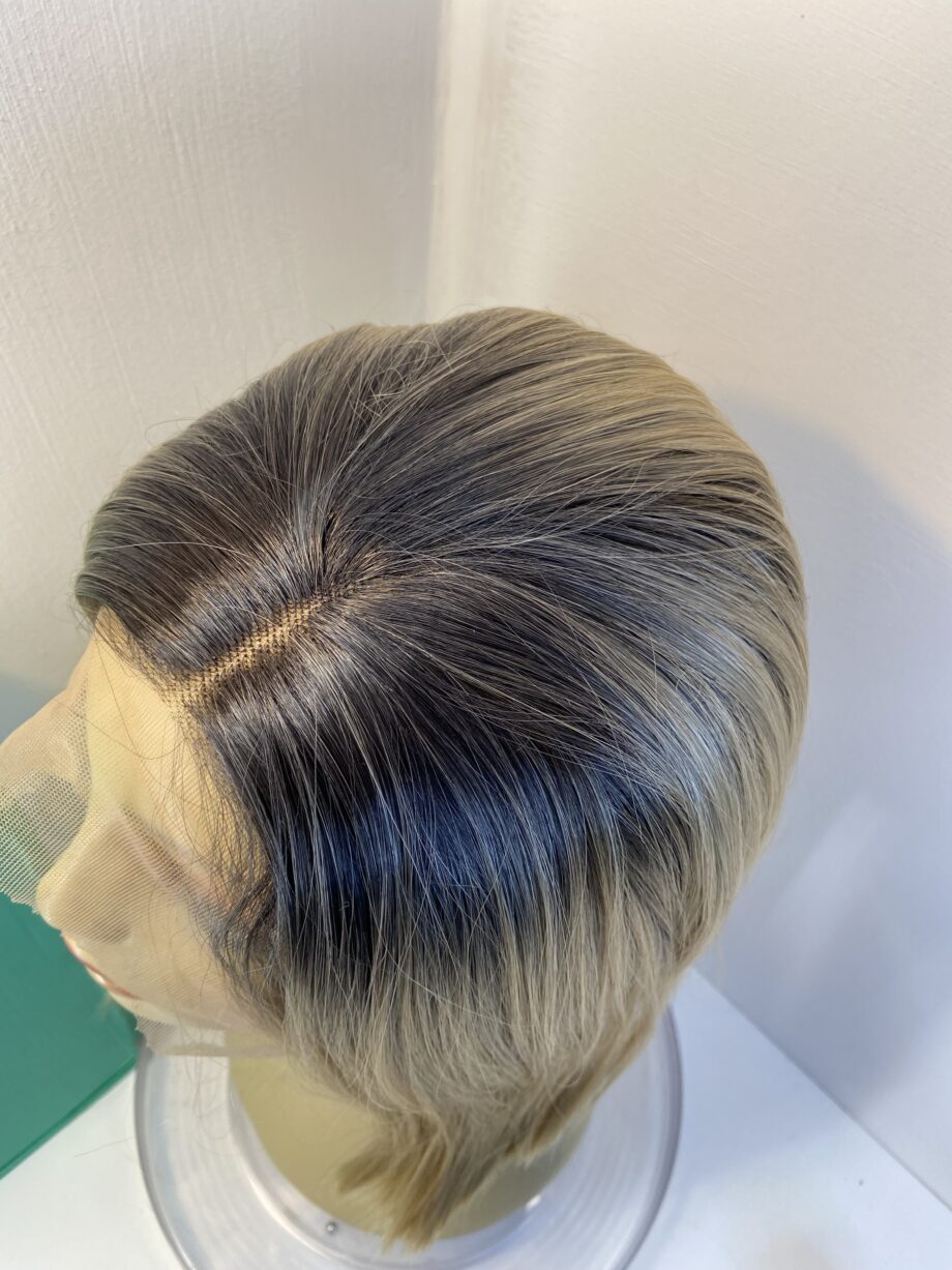 New blonde long wig. Bblls637
