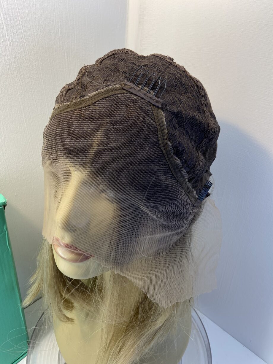 New blonde long wig. Bblls637