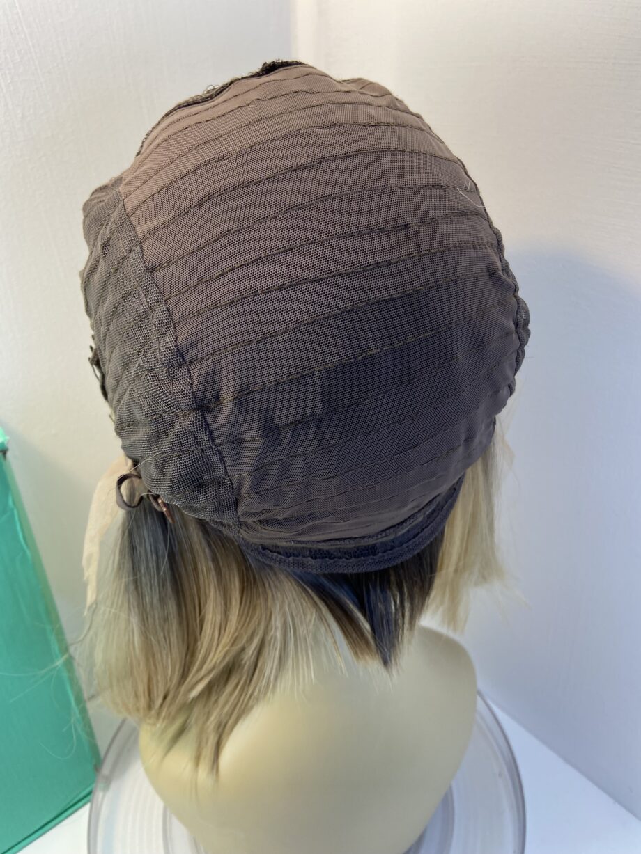New blonde long wig. Bblls637