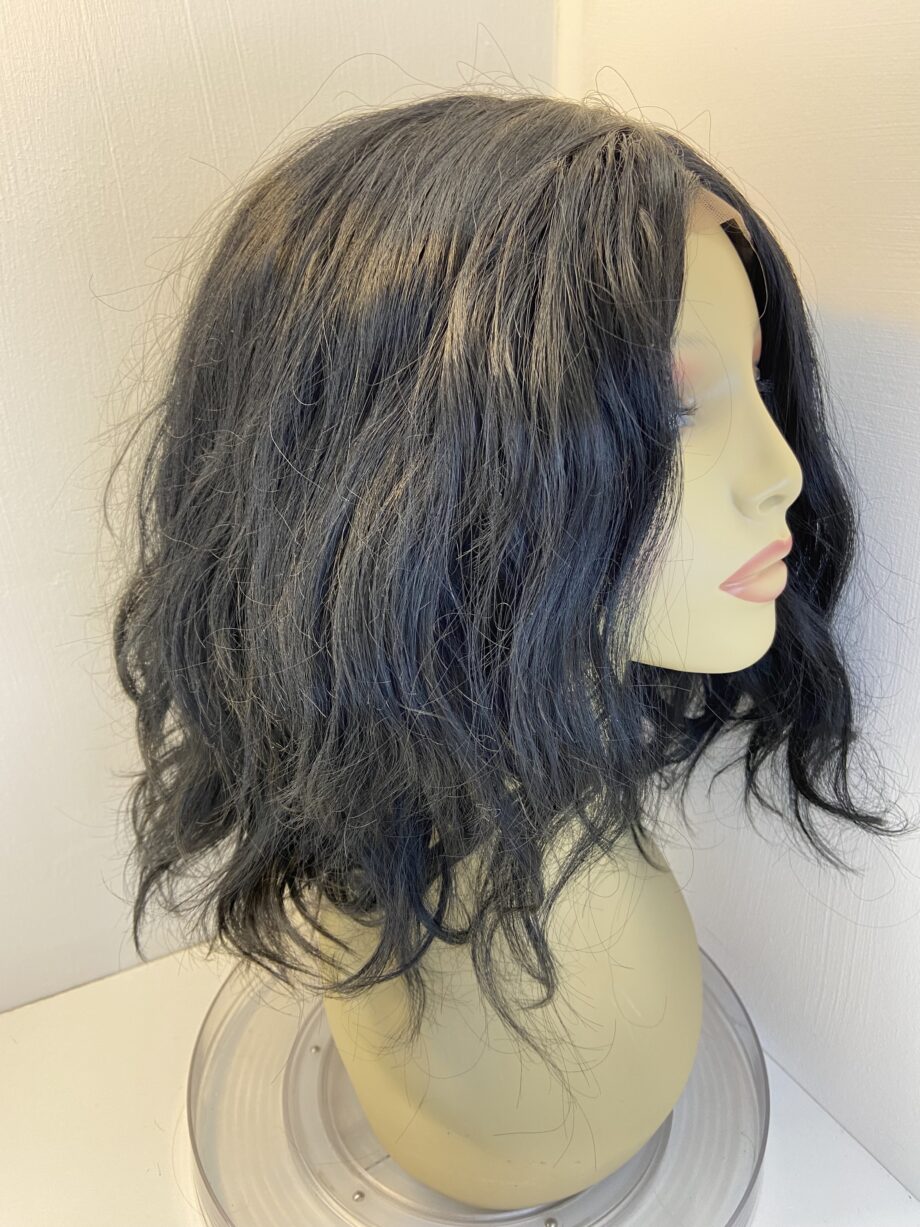 New stunning black wavy modern wig. Blalw636