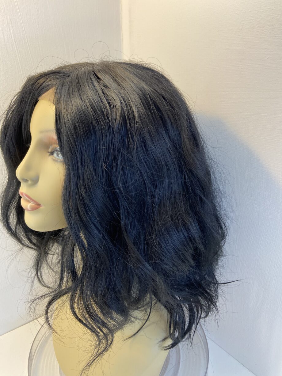 New stunning black wavy modern wig. Blalw636