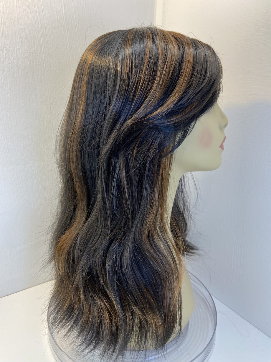 Very stylish dark brown highlighted wig. Brls638