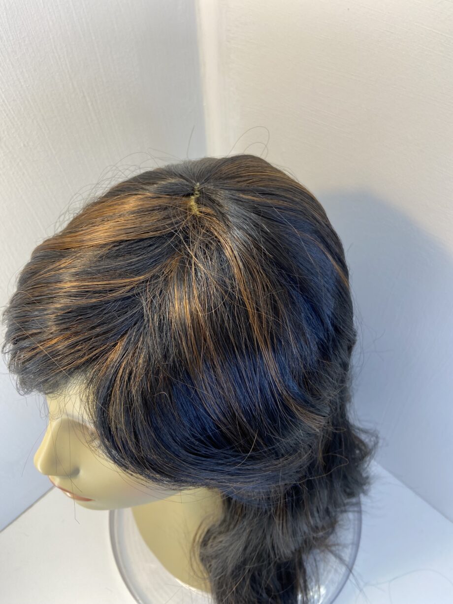 Very stylish dark brown highlighted wig. Brls638