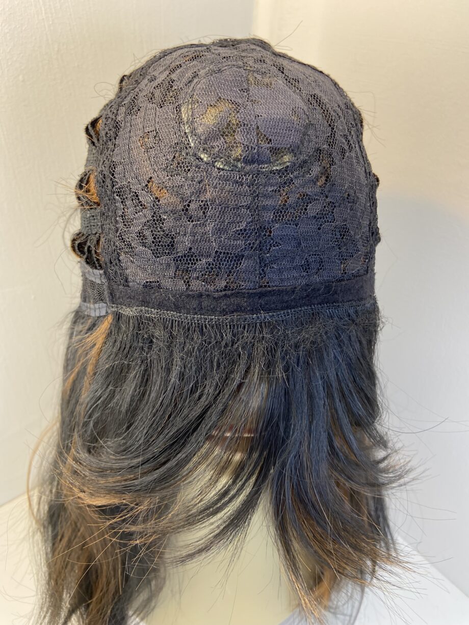 Very stylish dark brown highlighted wig. Brls638