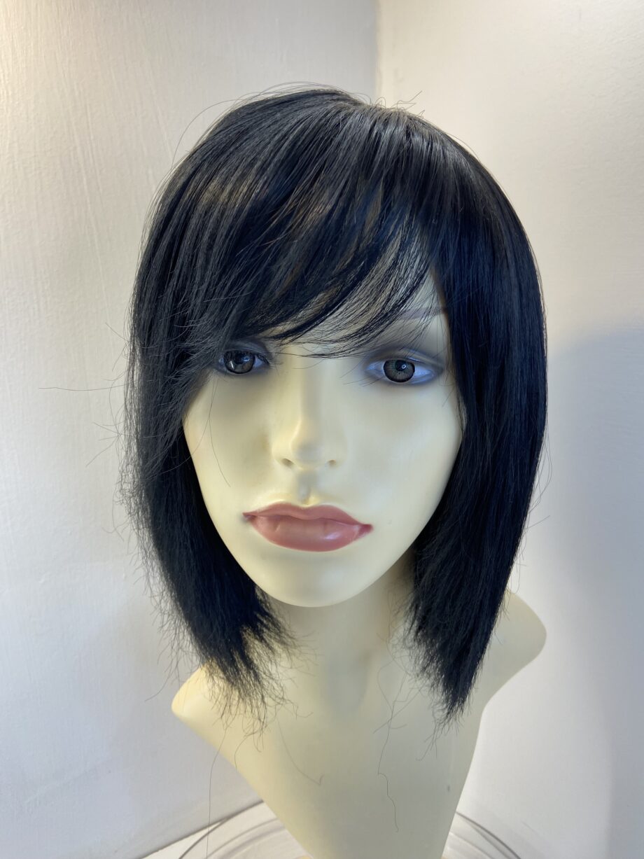 Black mid length wig. Blams639