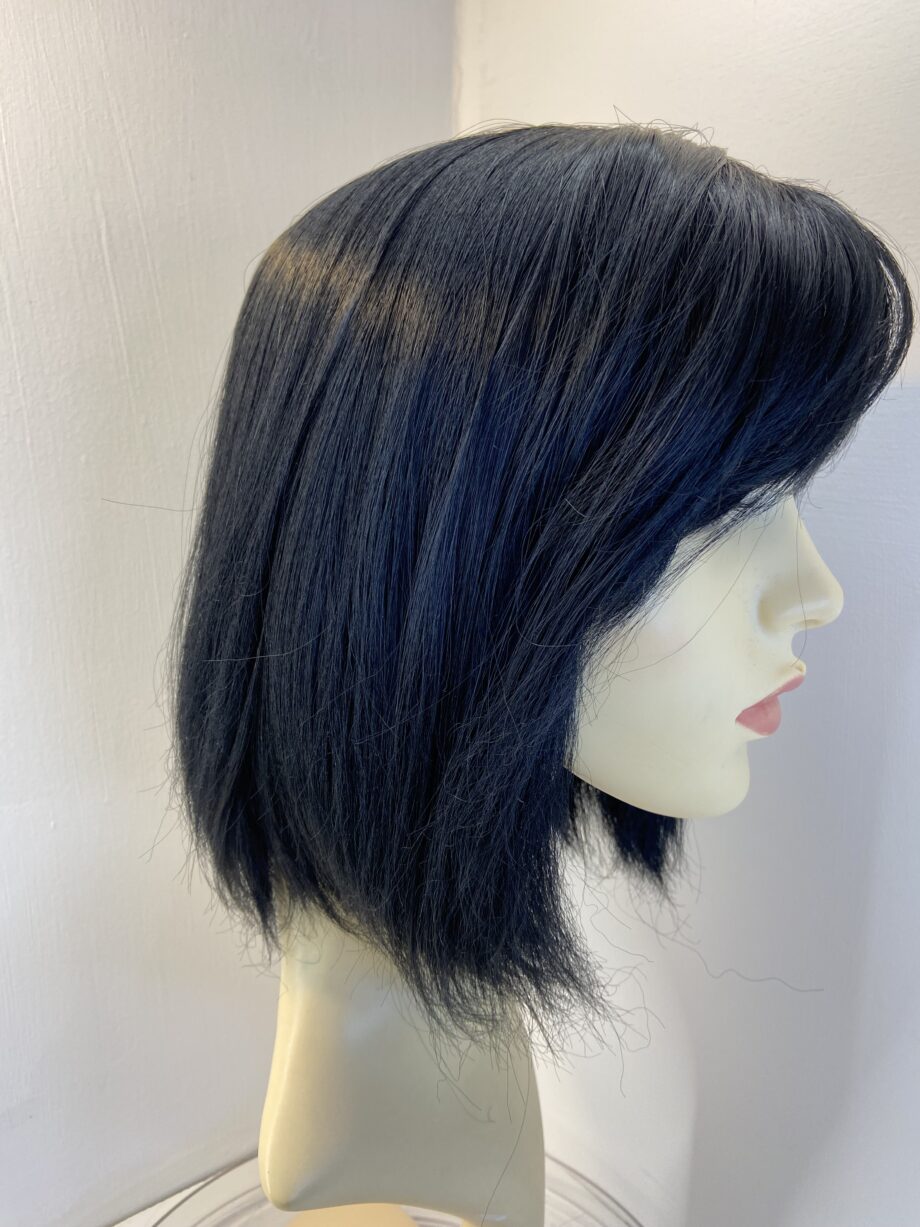 Black mid length wig. Blams639