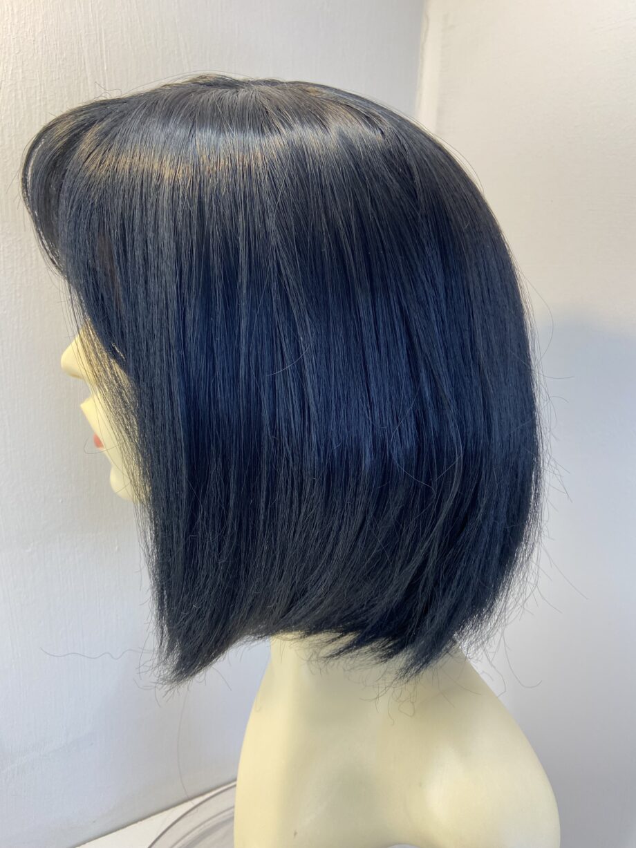 Black mid length wig. Blams639