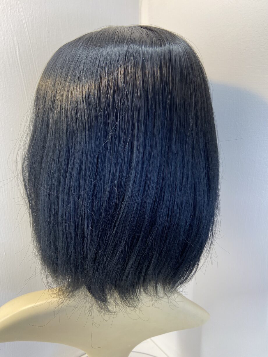 Black mid length wig. Blams639
