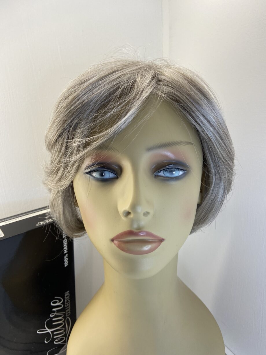 Stunning Paula young silver grey wig. Bgms641