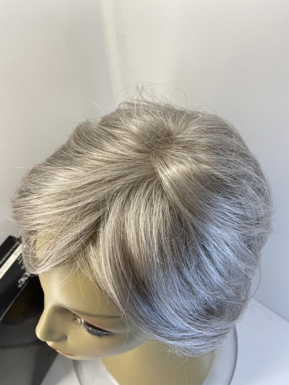 Stunning Paula young silver grey wig. Bgms641