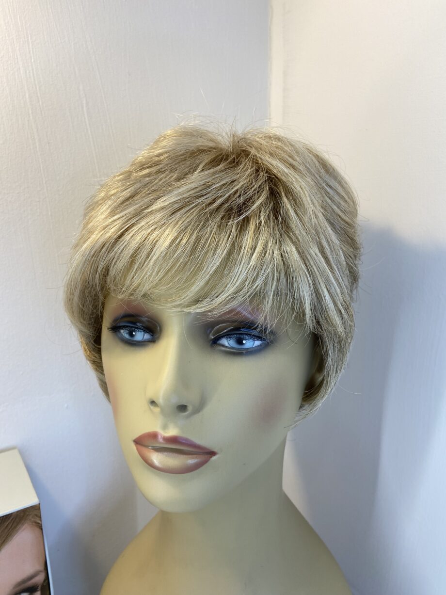 Short blonde soft cap Ellen Wille new wig. Bblss644