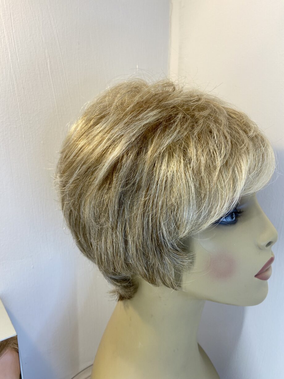 Short blonde soft cap Ellen Wille new wig. Bblss644