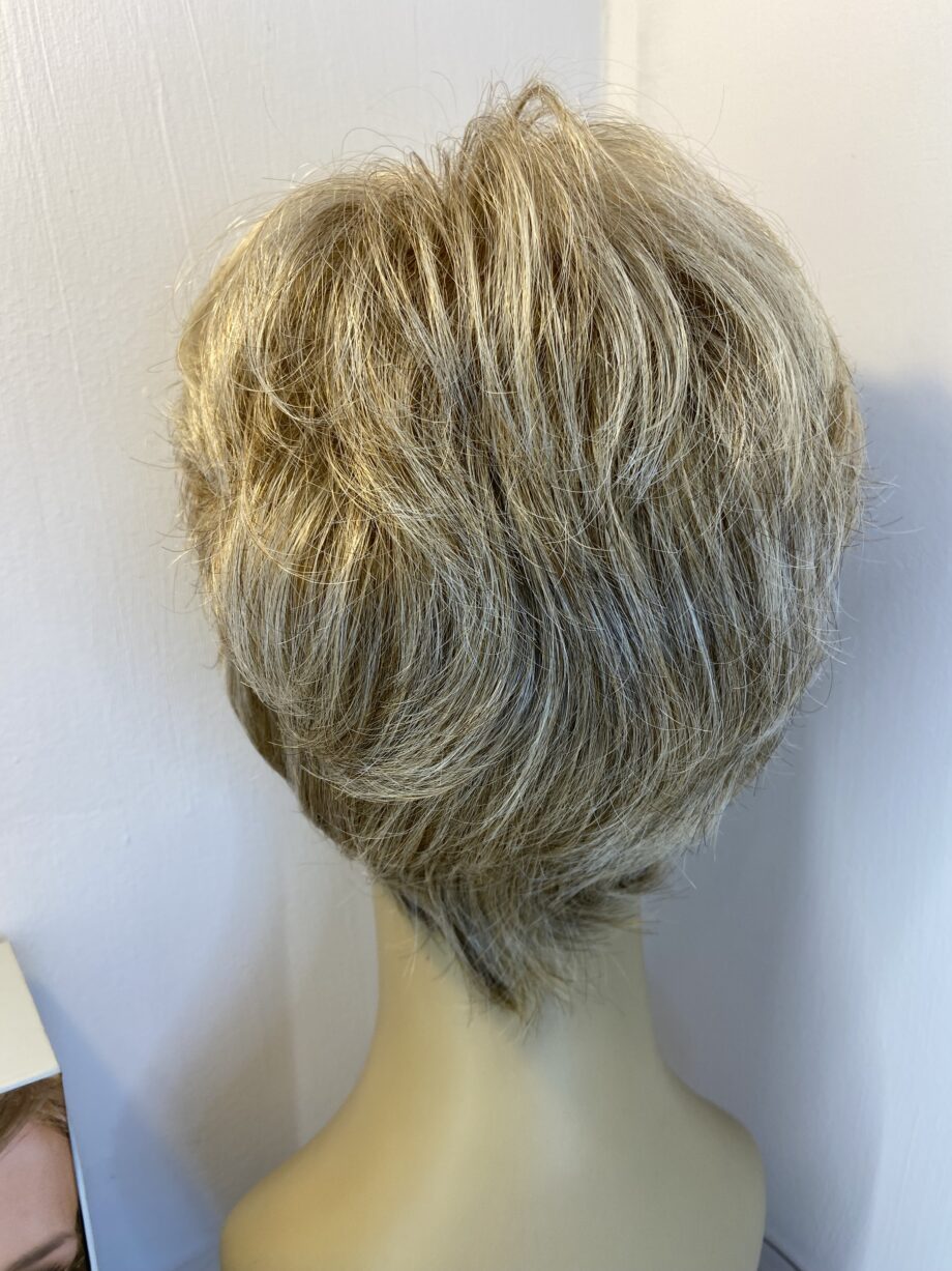 Short blonde soft cap Ellen Wille new wig. Bblss644
