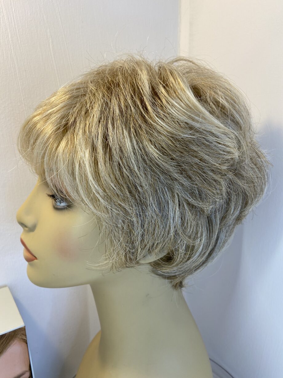 Short blonde soft cap Ellen Wille new wig. Bblss644