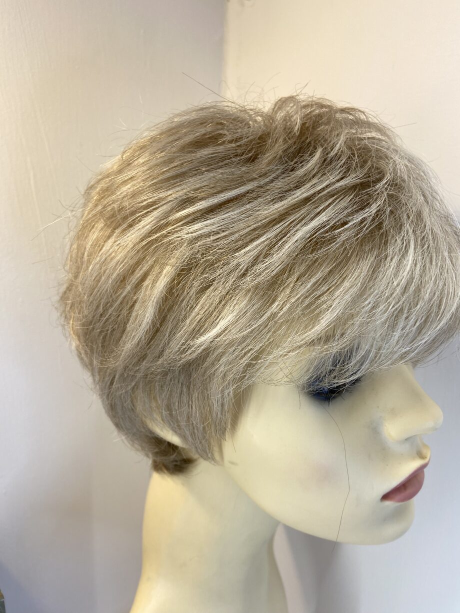 Short blonde Ellen Wille wig. Bblss646