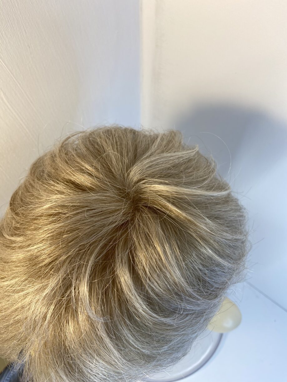 Short blonde Ellen Wille wig. Bblss646