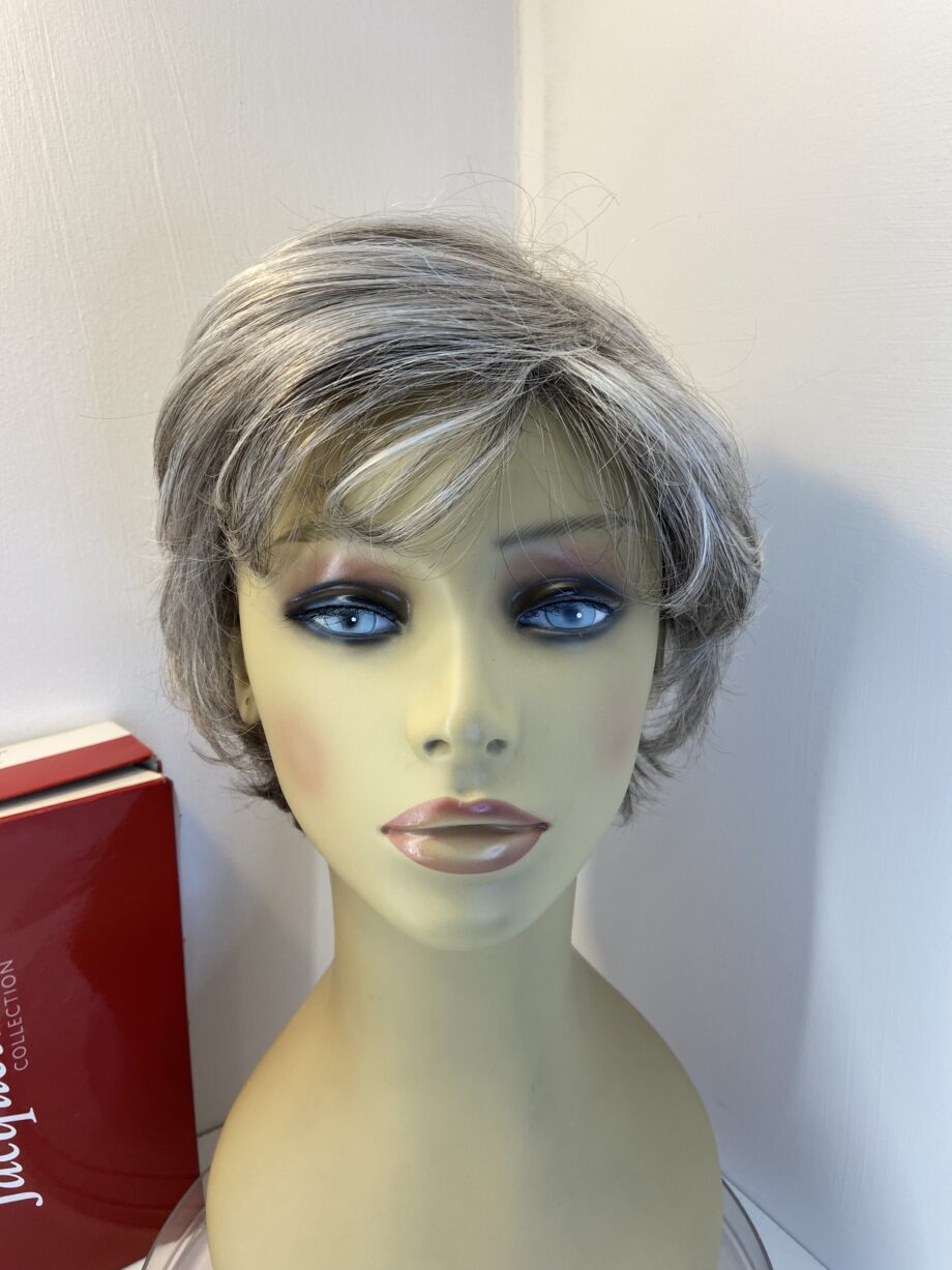 Very lovely grey mid length wig. Bgss648