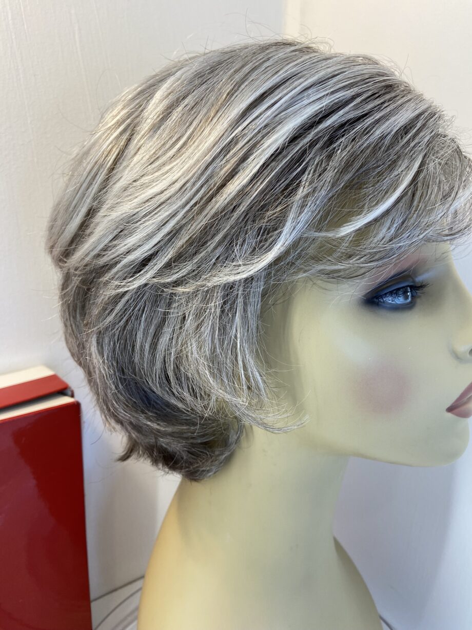Very lovely grey mid length wig. Bgss648