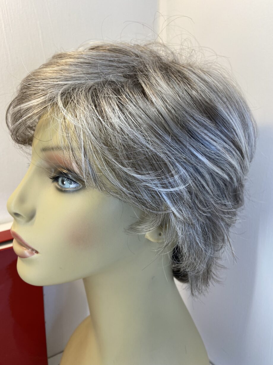 Very lovely grey mid length wig. Bgss648