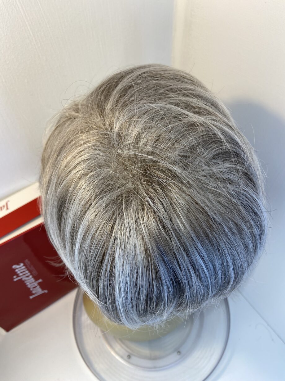 Very lovely grey mid length wig. Bgss648