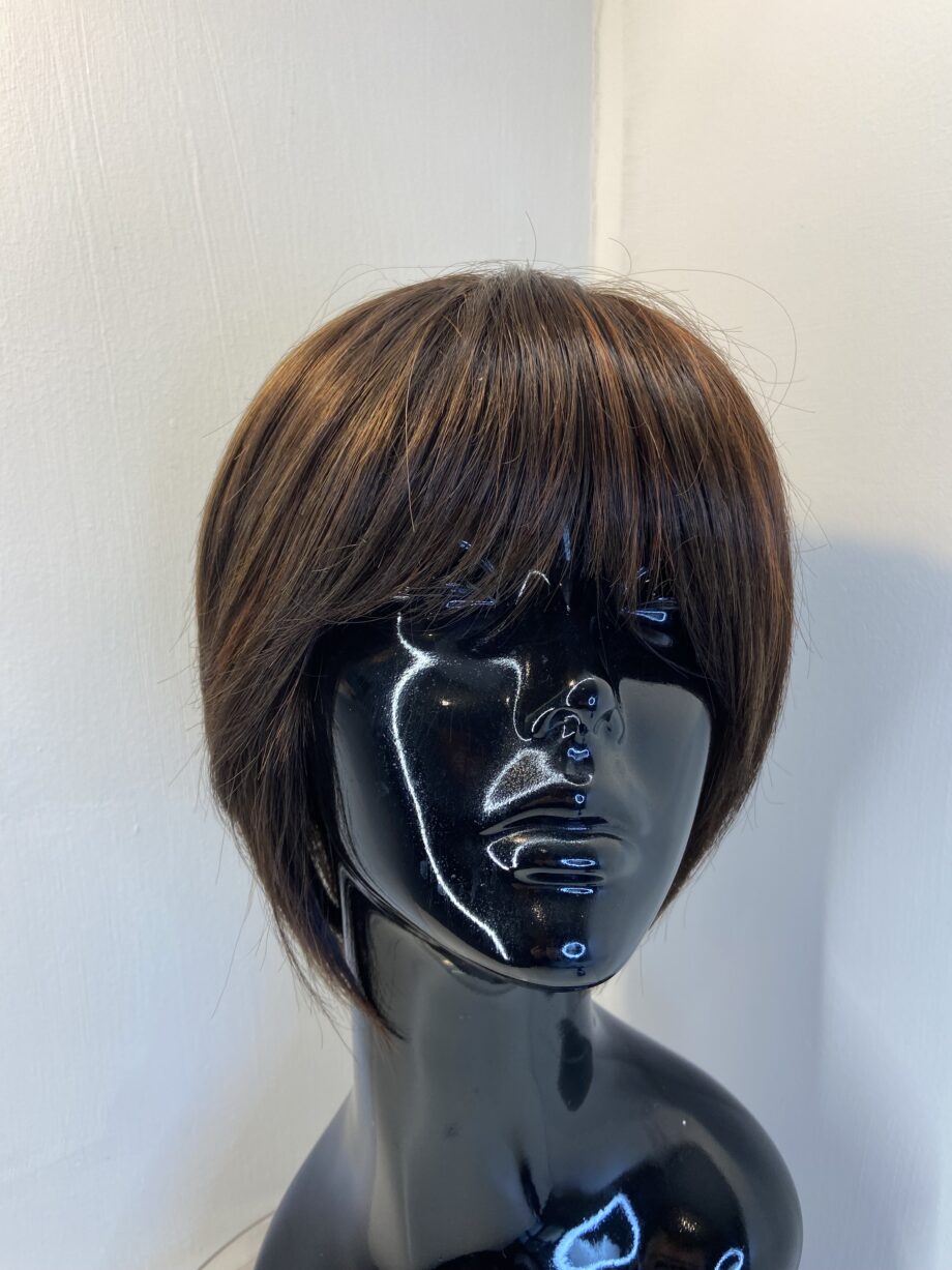 Very stylish brown Rene of Paris wig. Brms3342