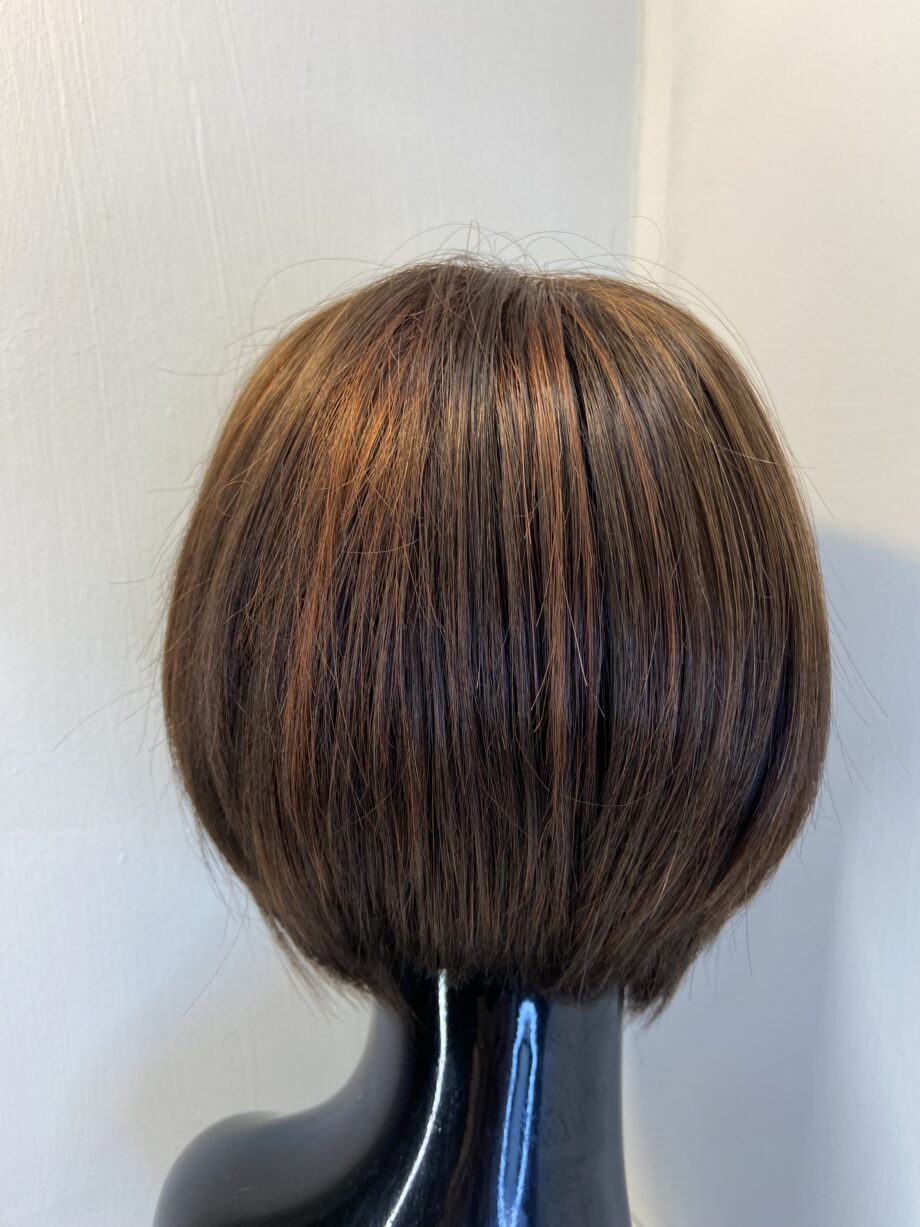Very stylish brown Rene of Paris wig. Brms3342