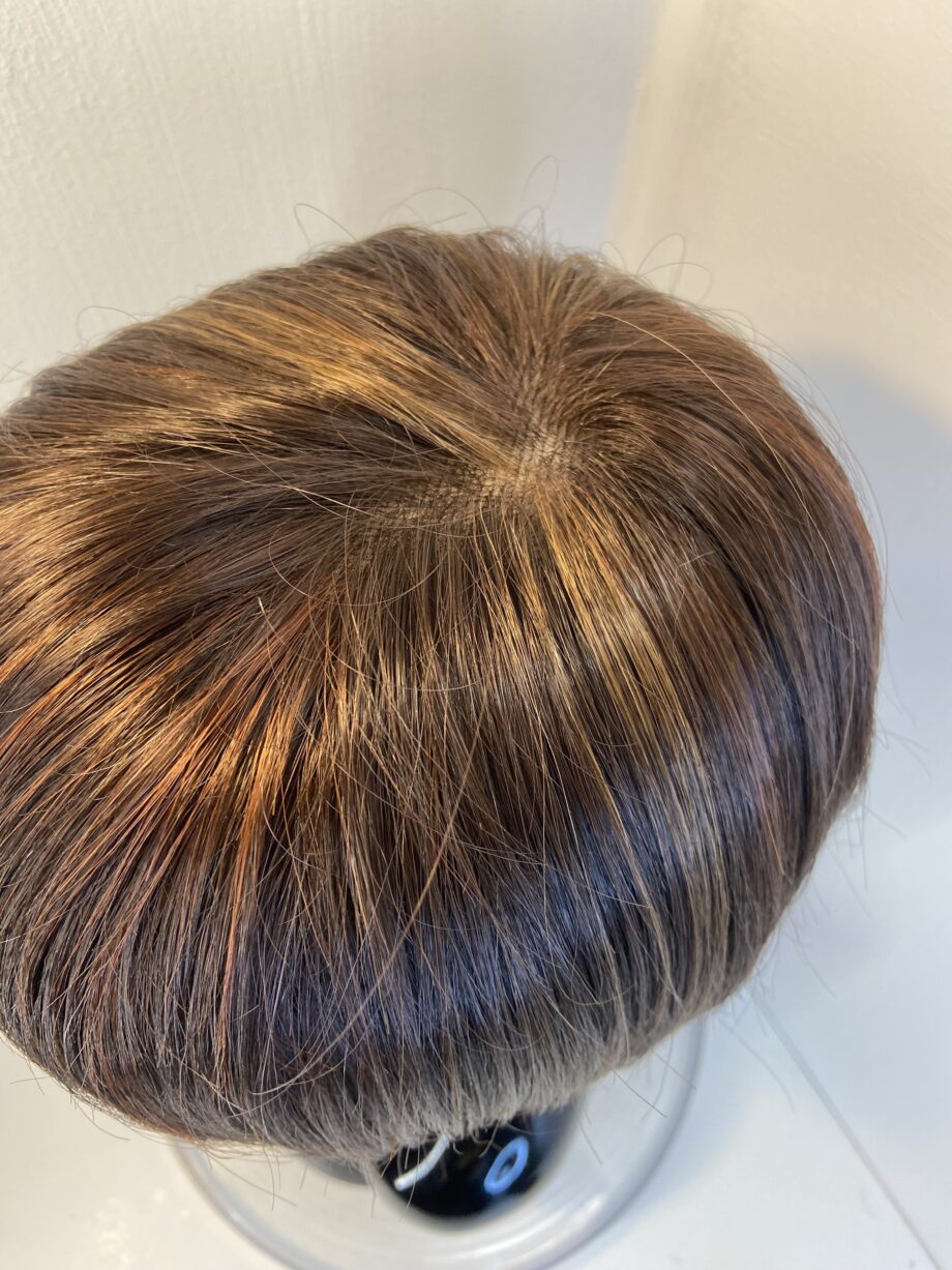 Very stylish brown Rene of Paris wig. Brms3342