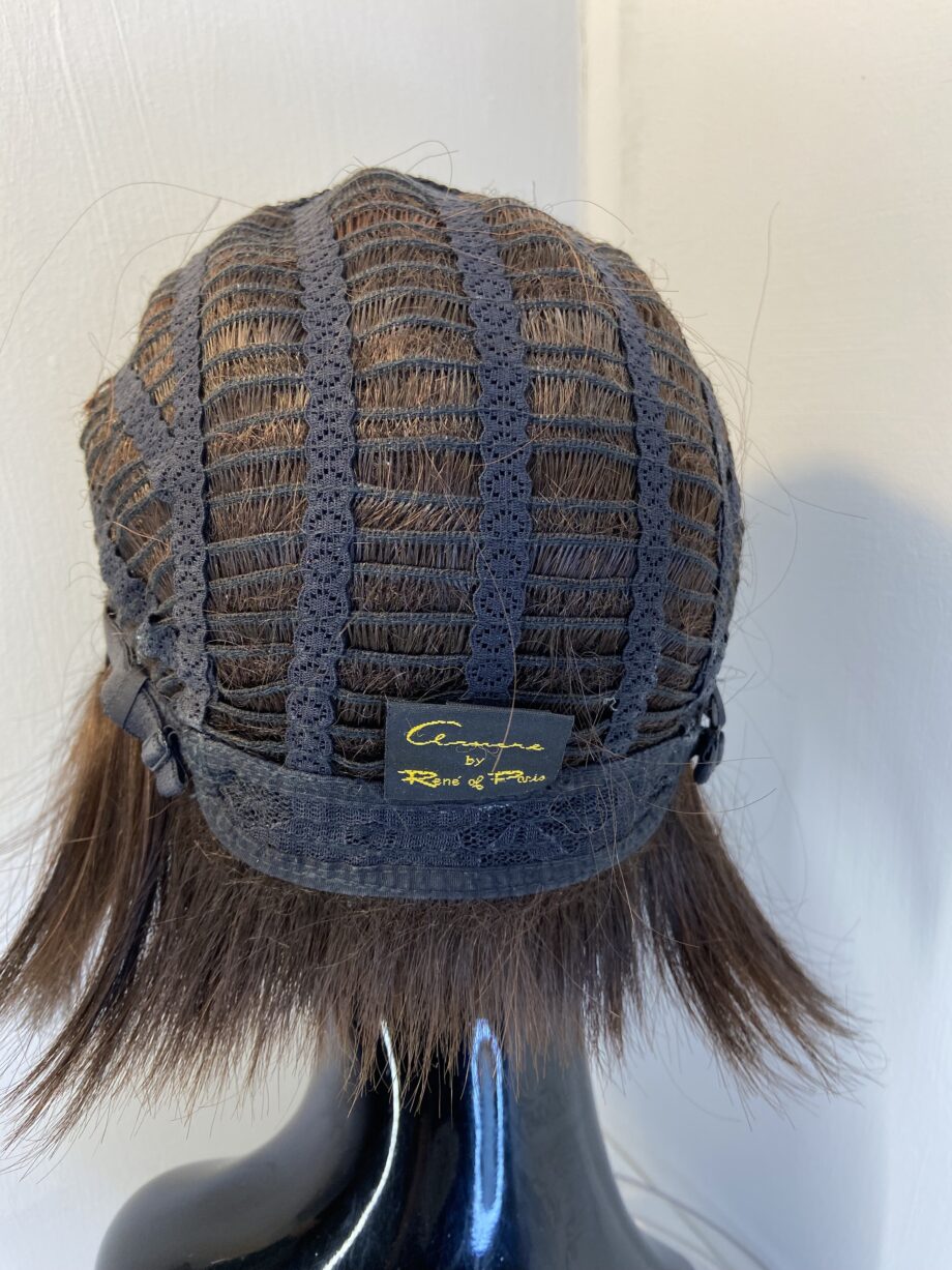 Very stylish brown Rene of Paris wig. Brms3342