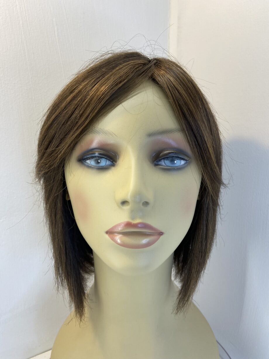 Brown designer wig. Brms3344