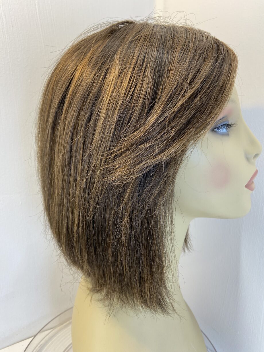 Brown designer wig. Brms3344