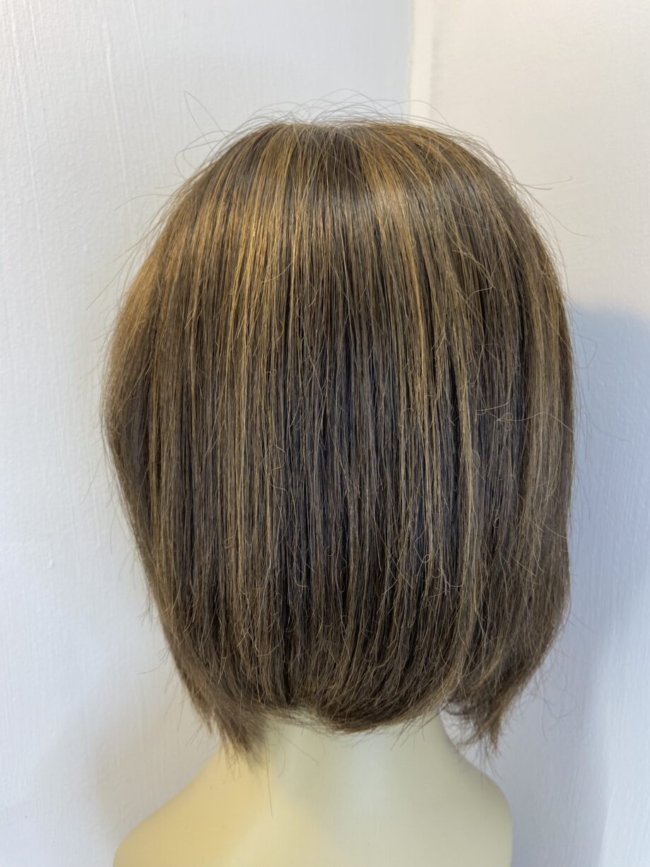 Brown designer wig. Brms3344