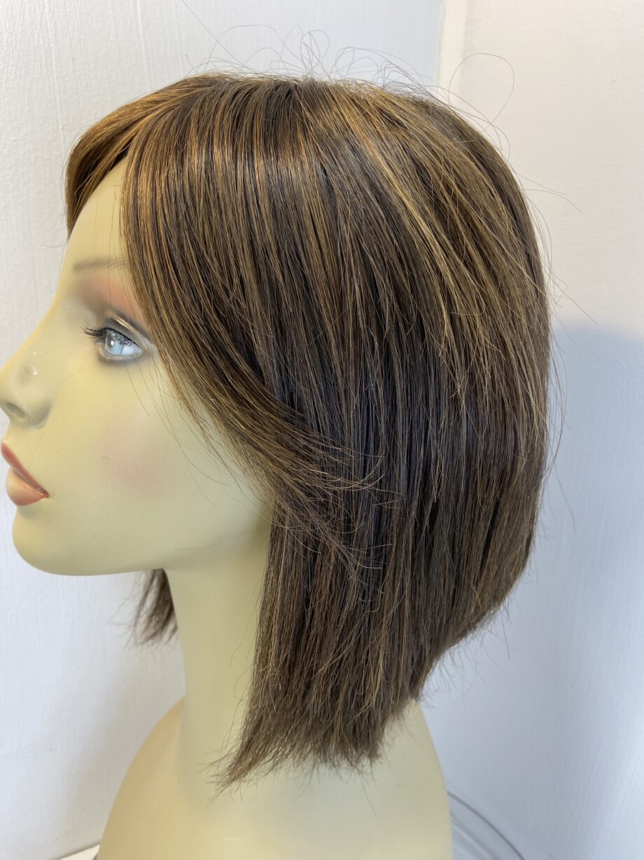 Brown designer wig. Brms3344