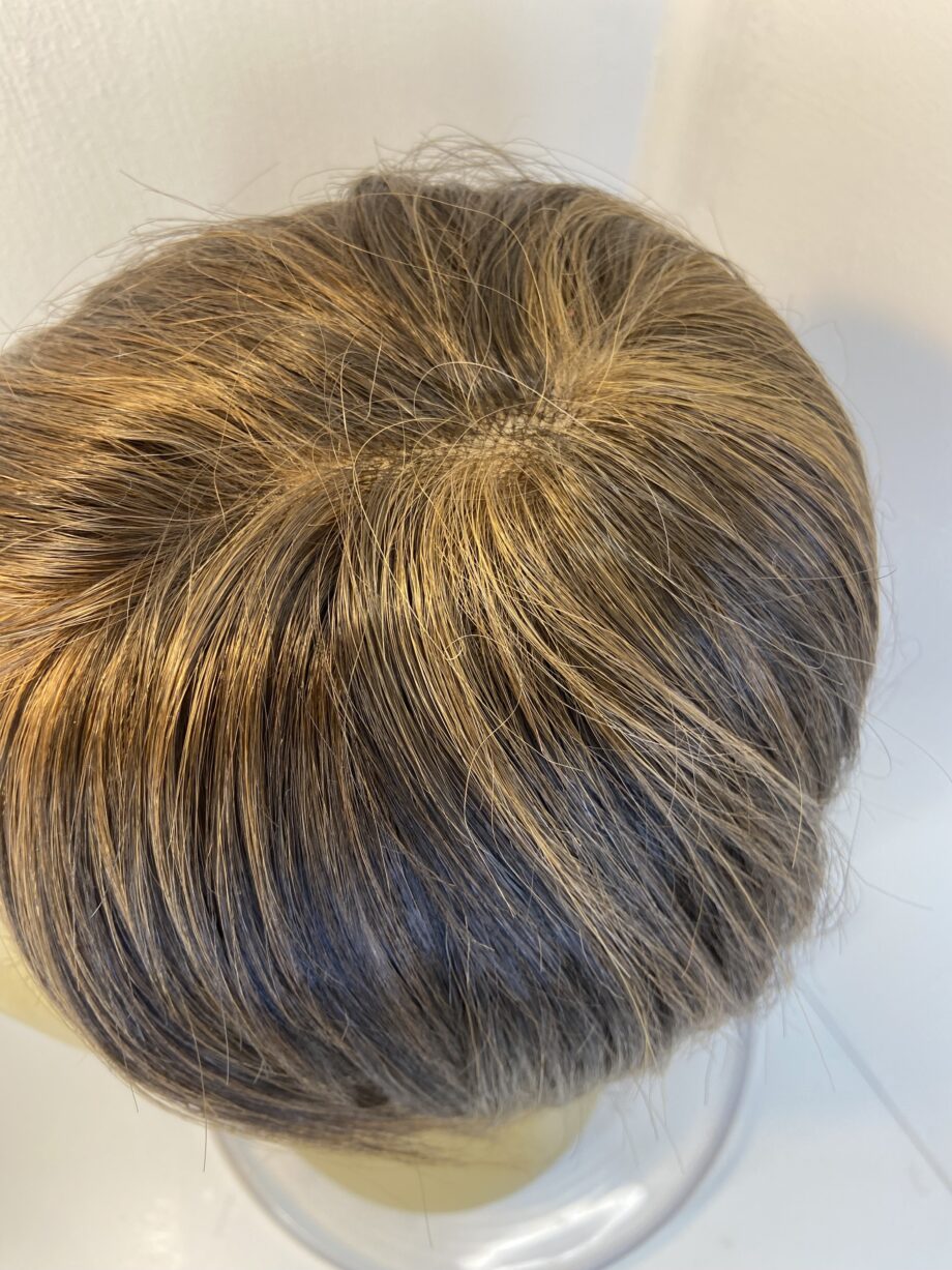 Brown designer wig. Brms3344