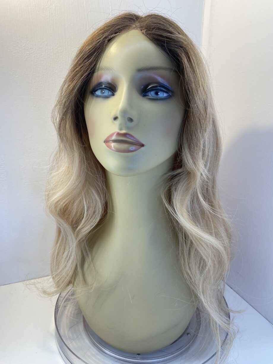 Long blonde wavy wig. Lbwh3352