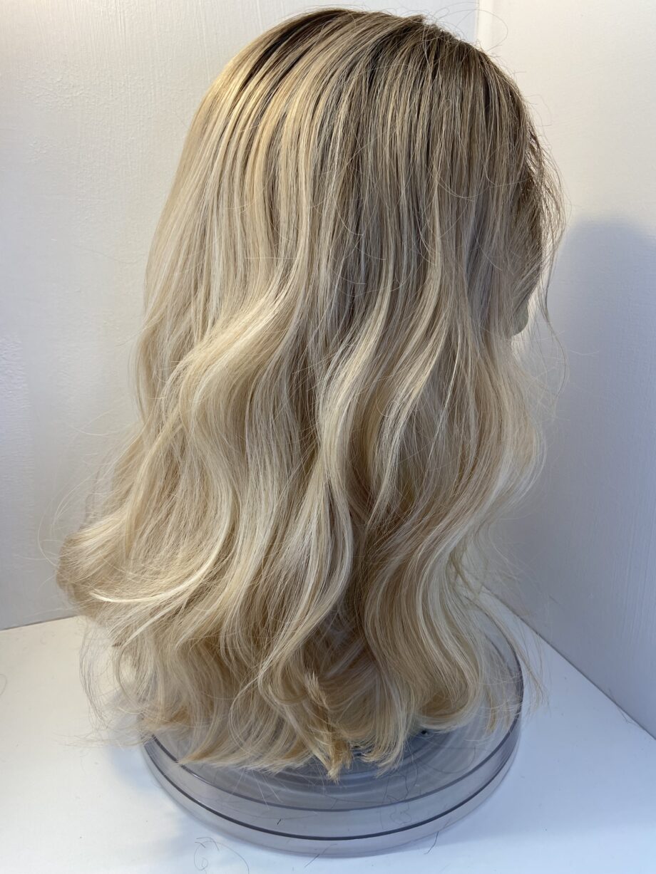 Long blonde wavy wig. Lbwh3352