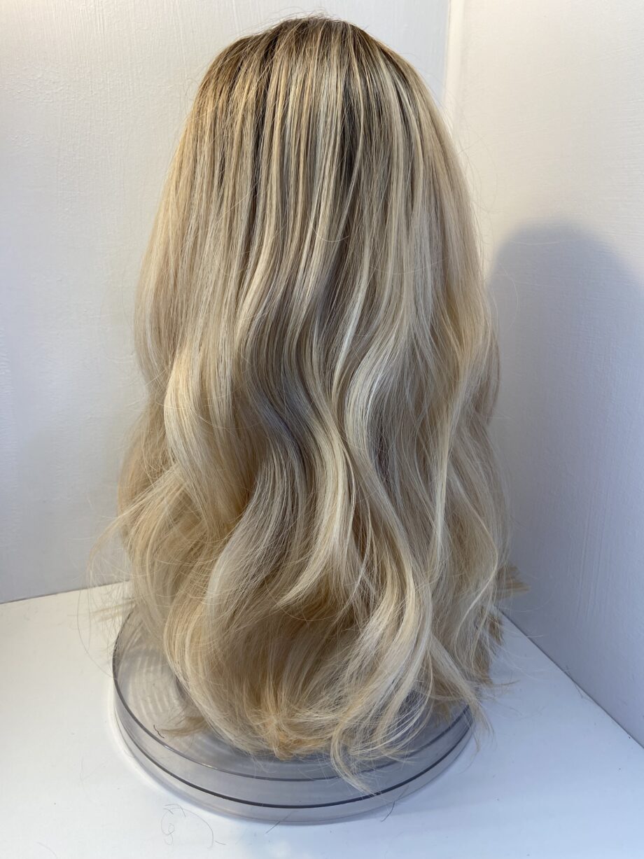 Long blonde wavy wig. Lbwh3352