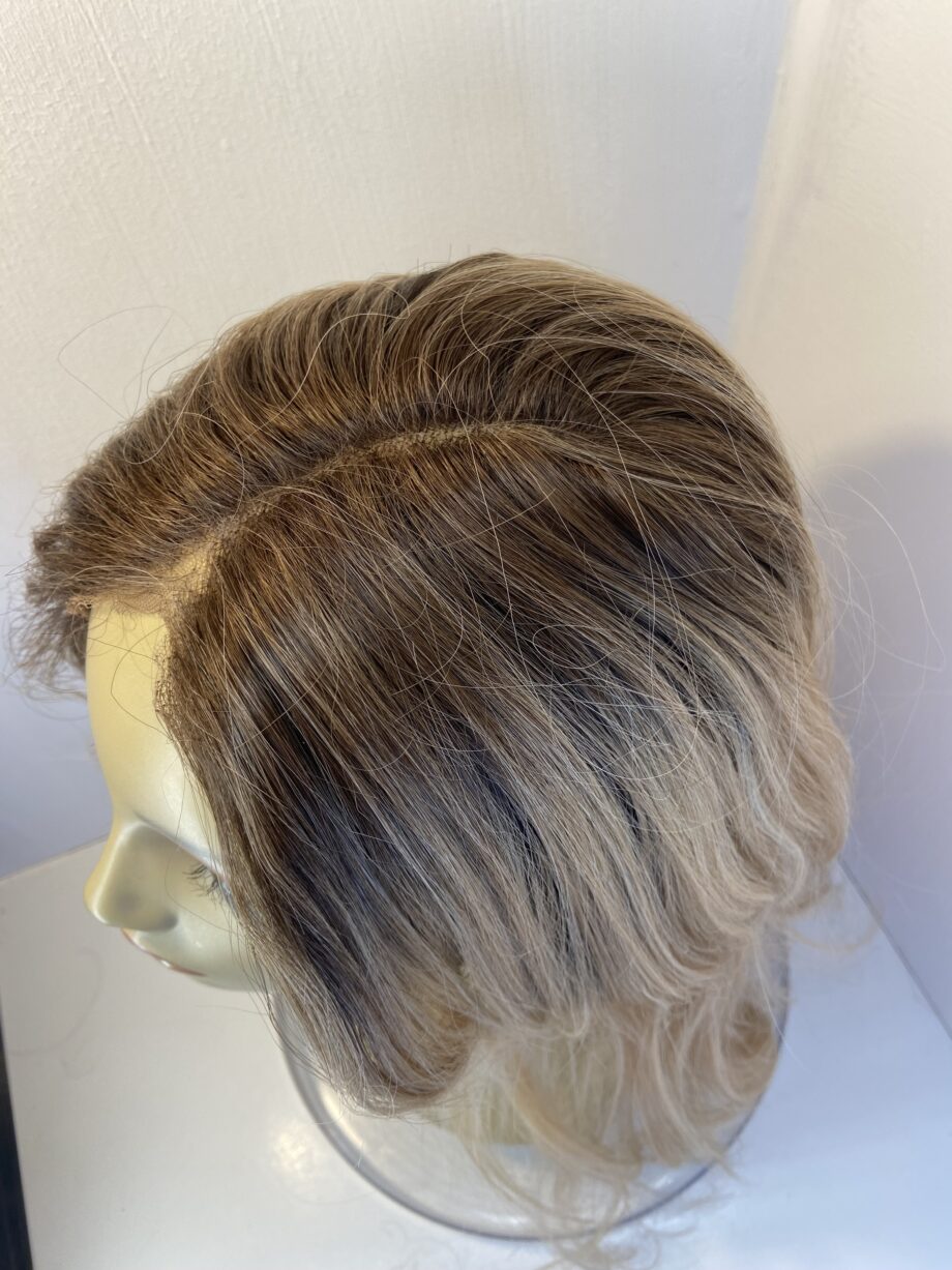 Long blonde wavy wig. Lbwh3352