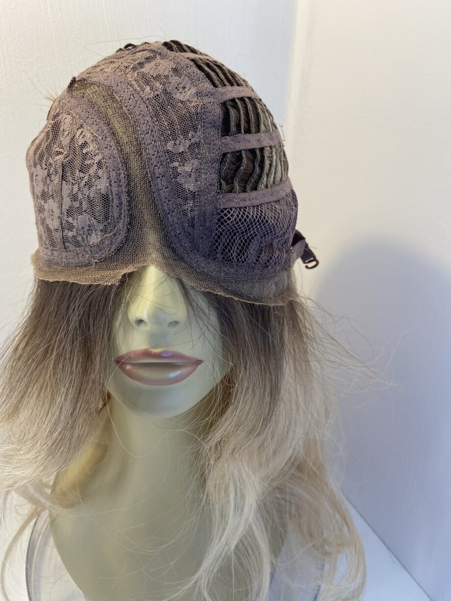 Long blonde wavy wig. Lbwh3352