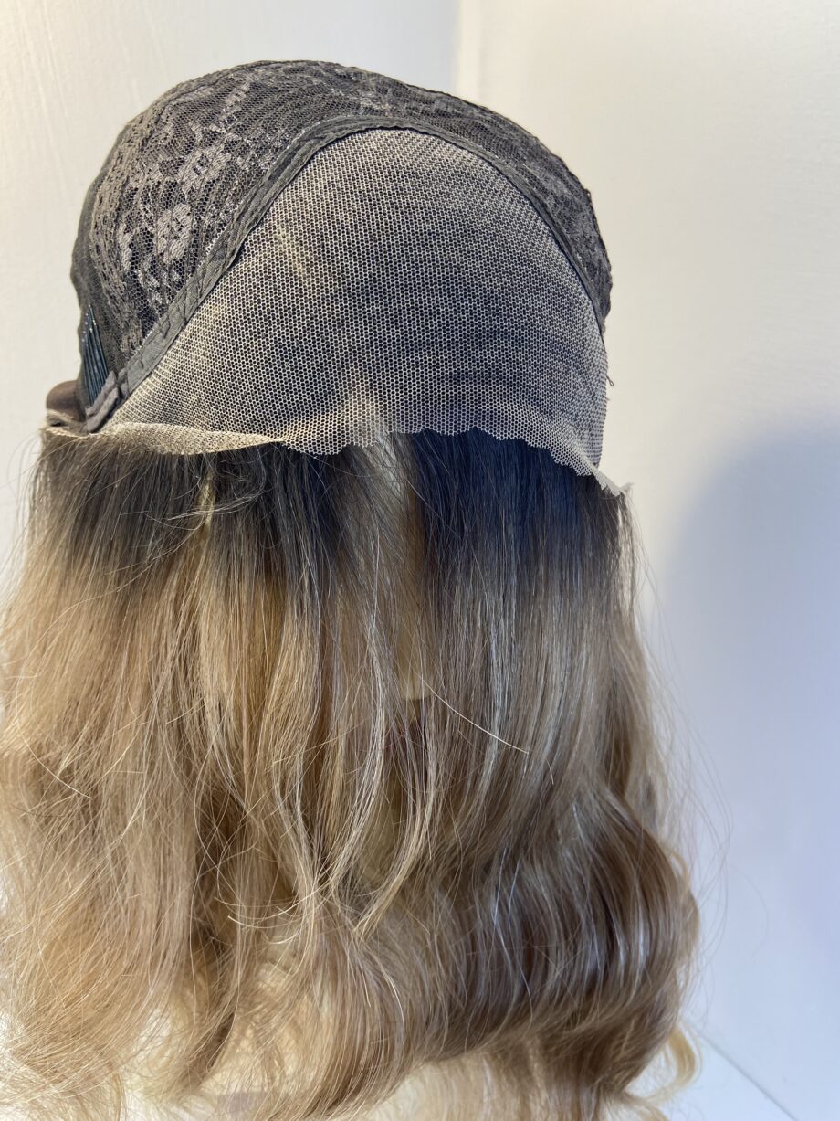 Long wavy blonde soft cap wig. Bllw3353