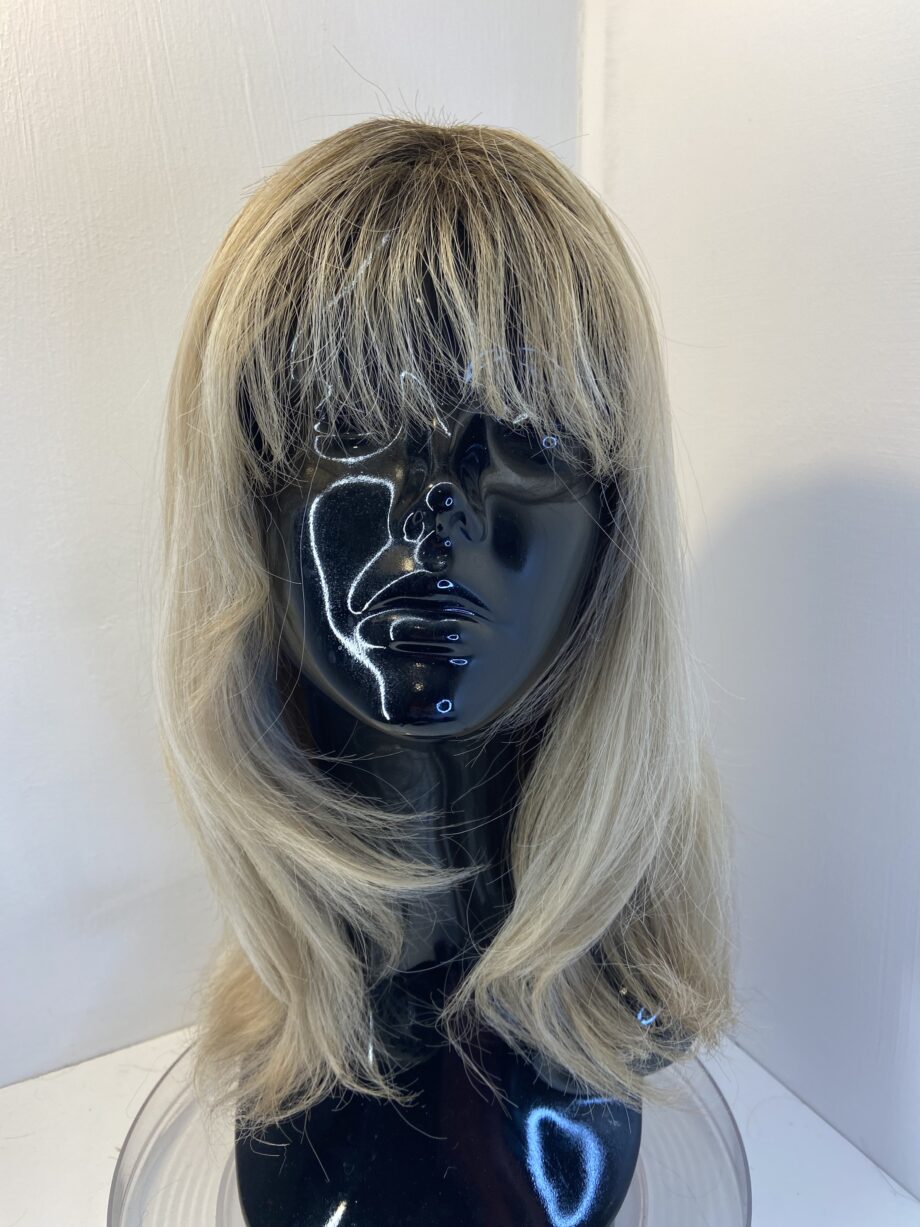 Long blonde rooted wig. Blls3354