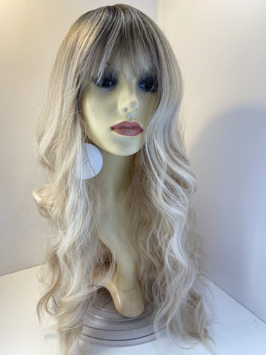 Blonde long new wavy rooted wig. Bllw3355