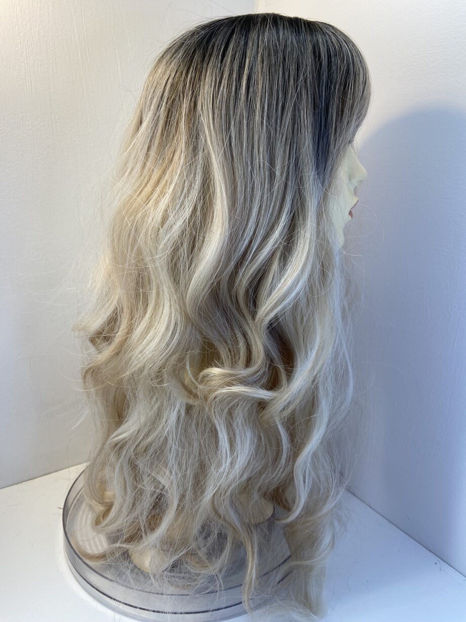 Blonde long new wavy rooted wig. Bllw3355