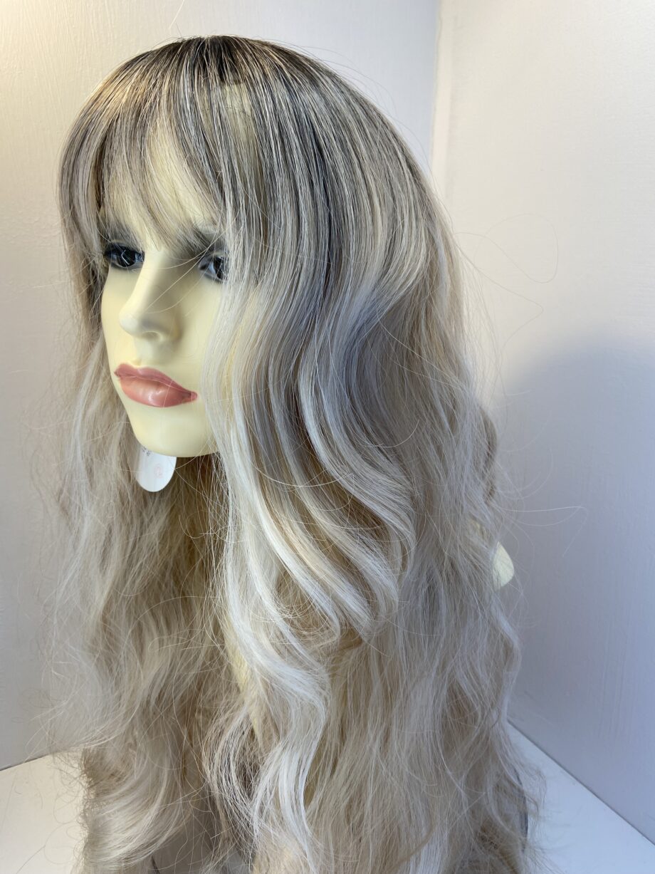 Blonde long new wavy rooted wig. Bllw3355