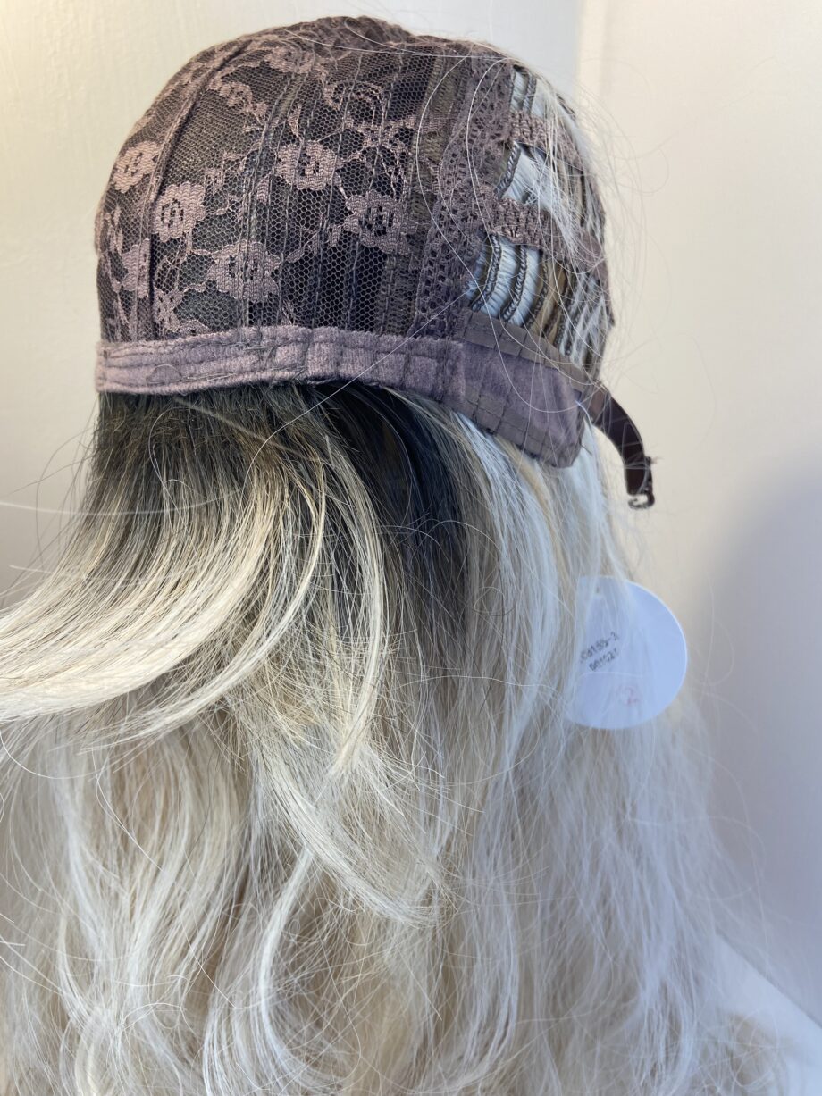 Blonde long new wavy rooted wig. Bllw3355