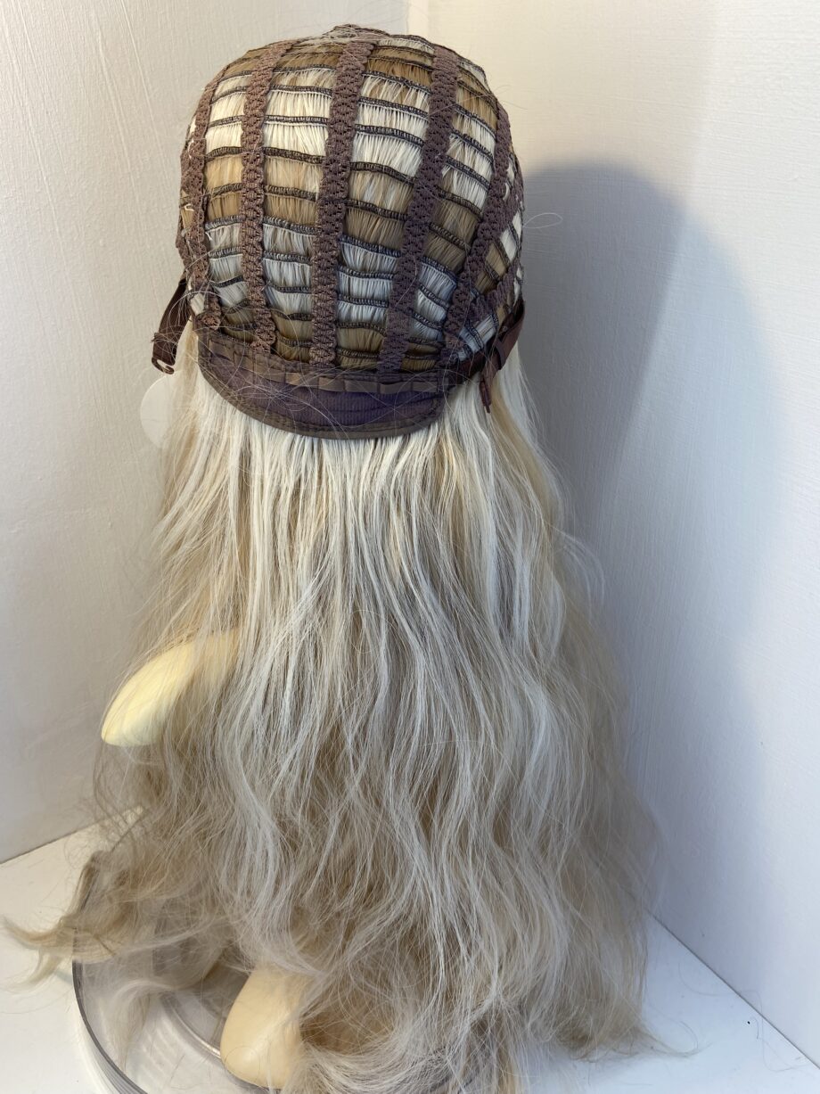 Blonde long new wavy rooted wig. Bllw3355