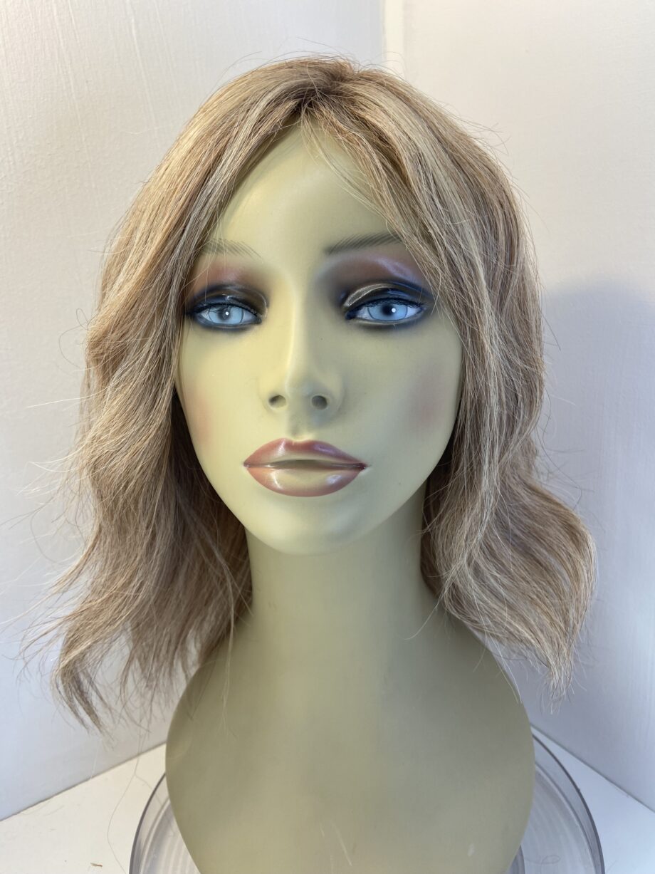 Soft blonde long wig. Bllw3356