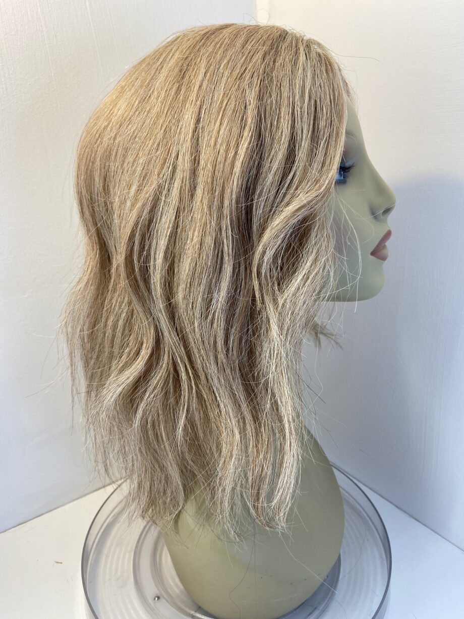 Soft blonde long wig. Bllw3356