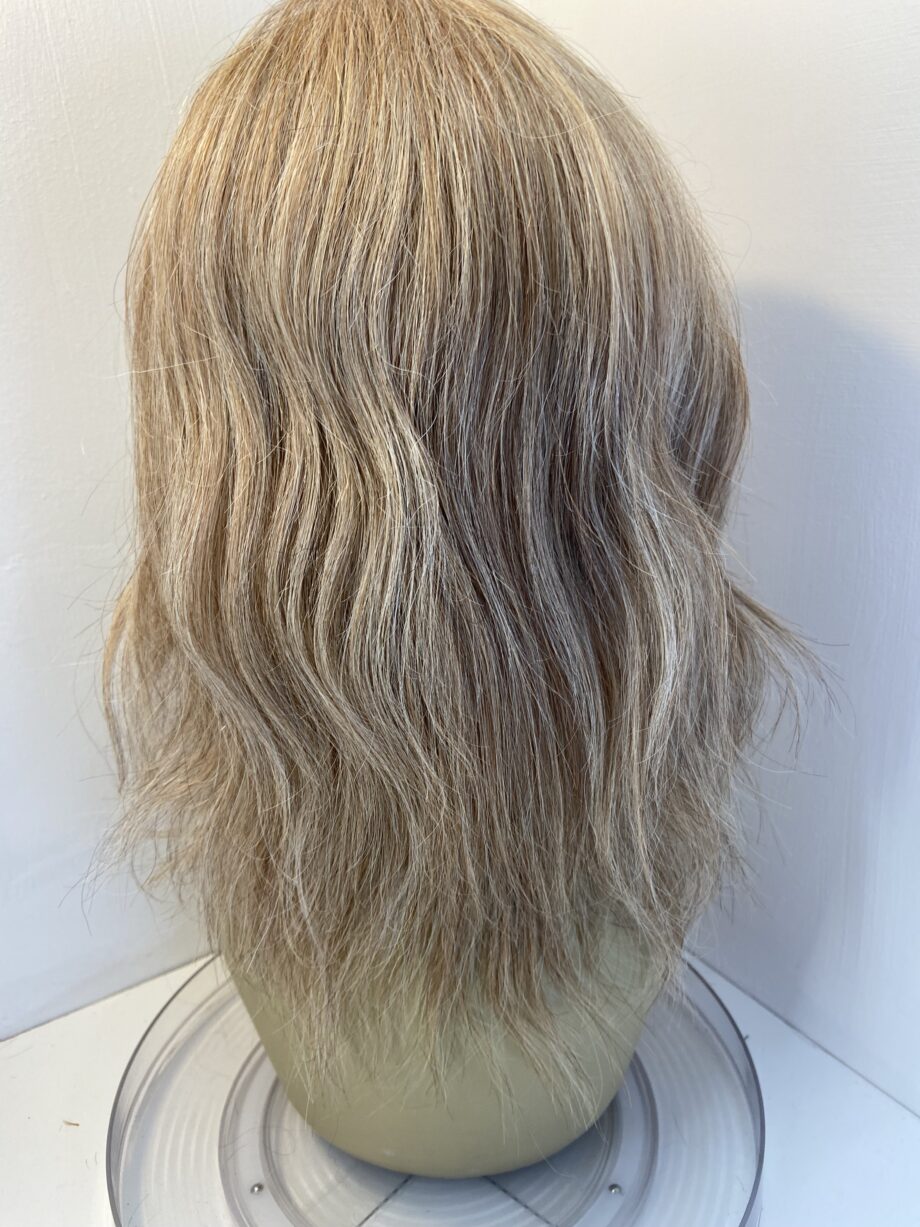 Soft blonde long wig. Bllw3356