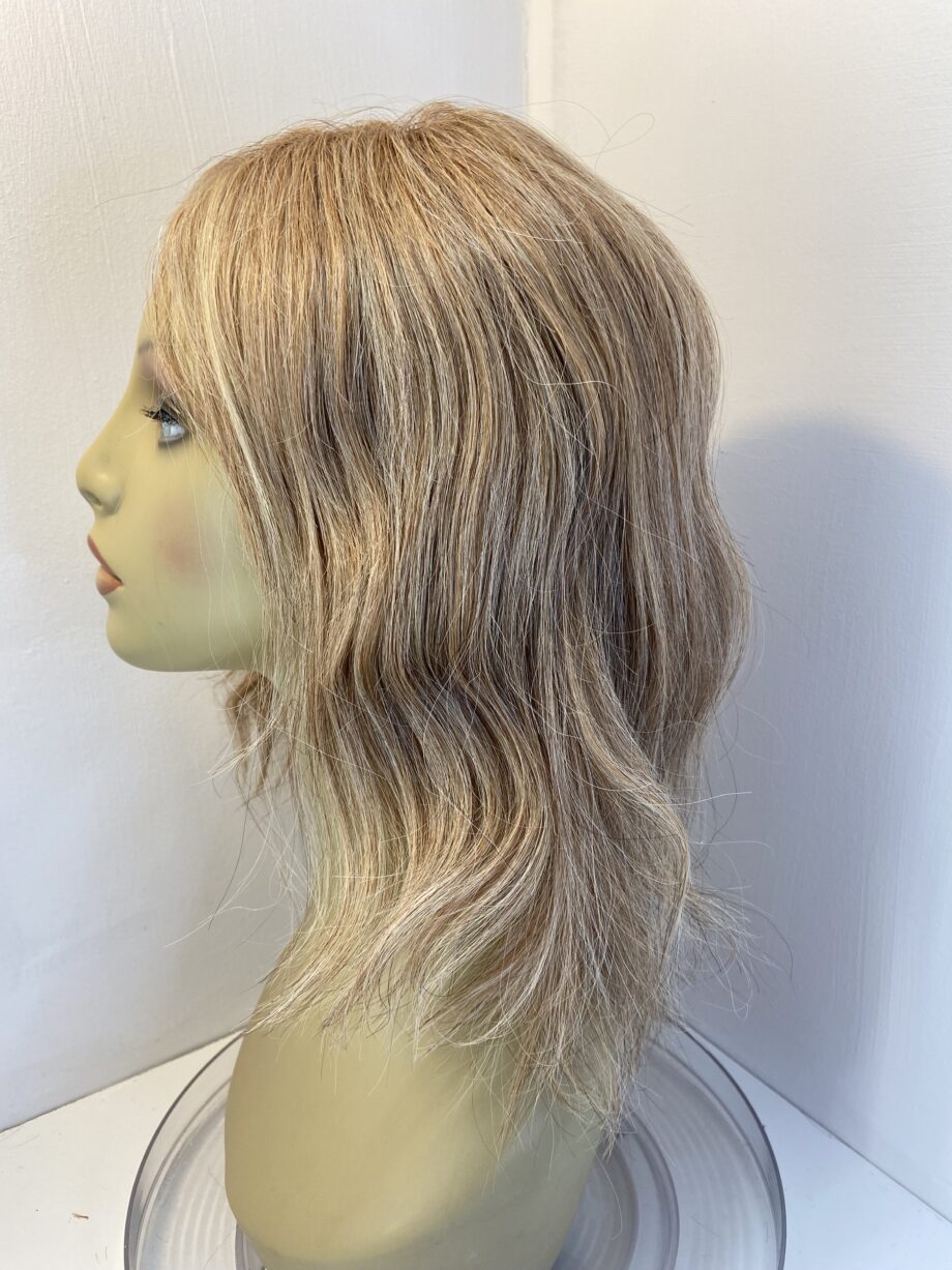 Soft blonde long wig. Bllw3356