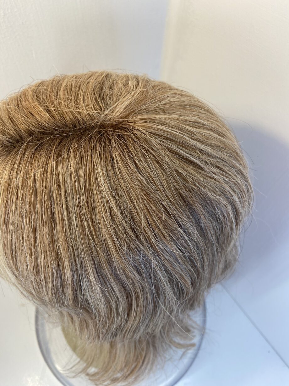 Soft blonde long wig. Bllw3356